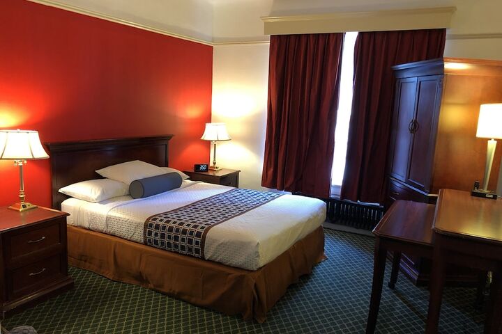 Room 35 of 68