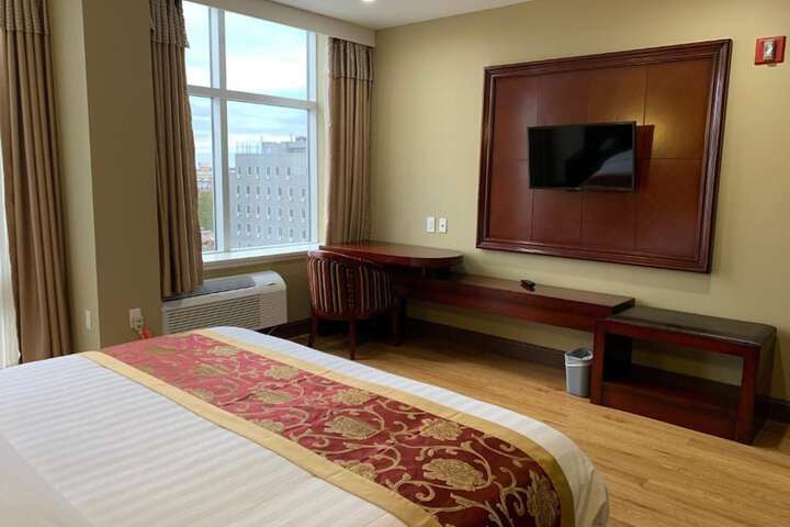 Room 30 of 34