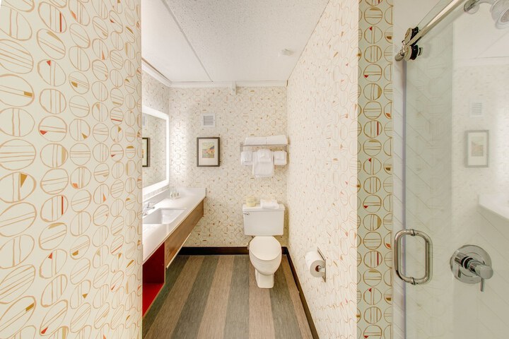 Room 27 of 72