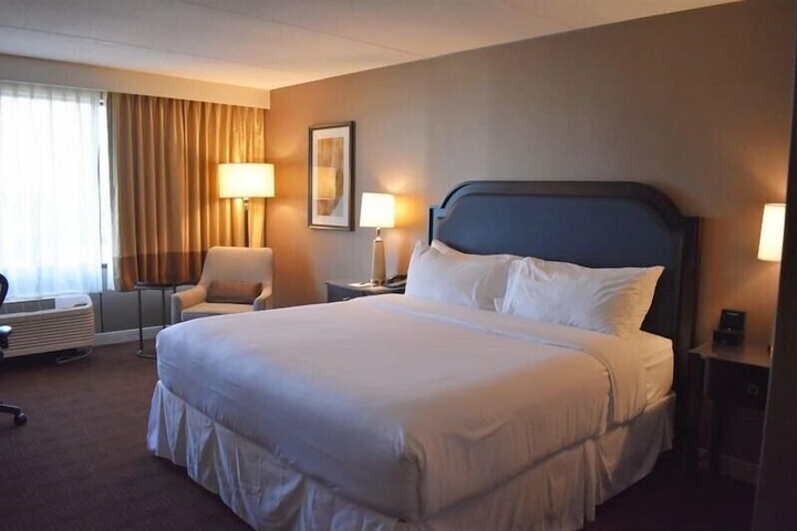 Sheraton Lisle Naperville Hotel
