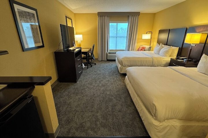 Comfort Inn & Suites Lexington Park near Pax River