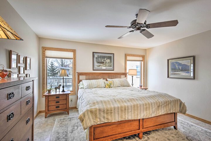 Pet-friendly Family Home Situated on Green Lake!