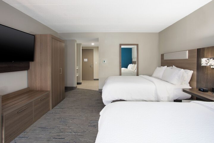 Room 11 of 34