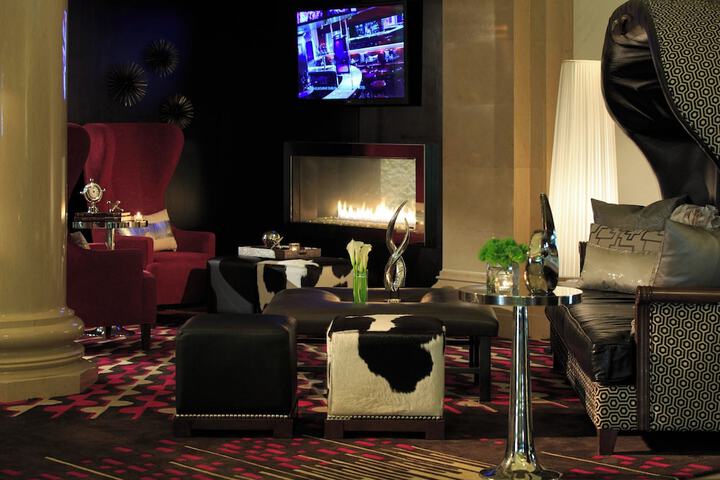 Lounge 92 of 101