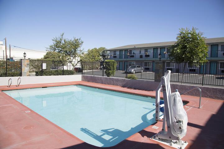 Pool 6 of 35