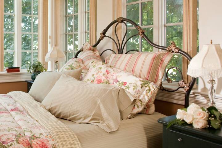 B. F. Hiestand House Bed & Breakfast
