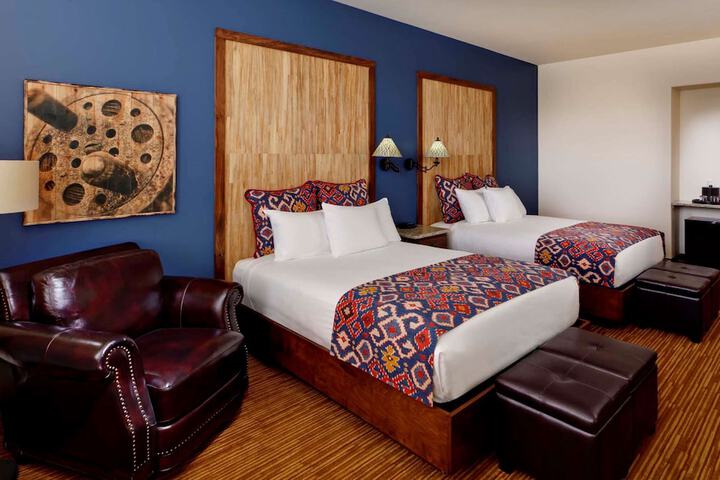 Room 65 of 215