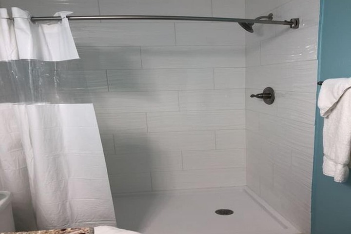 Room 104 of 173