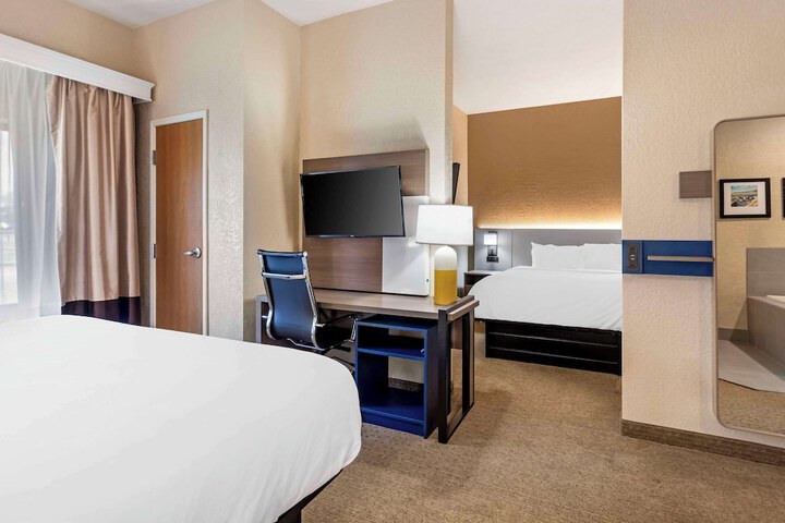Room 16 of 32