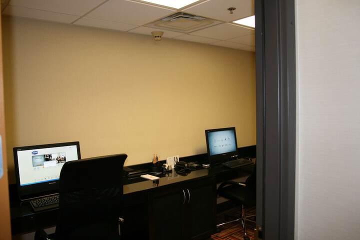 Business Center 82 of 82