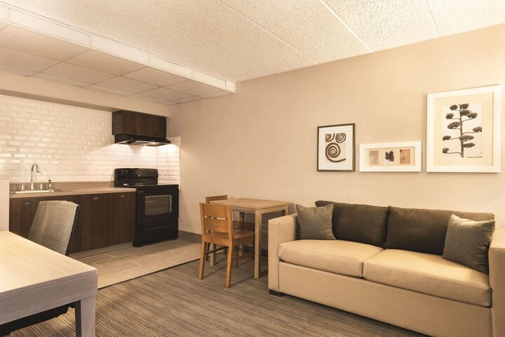 Room 8 of 22