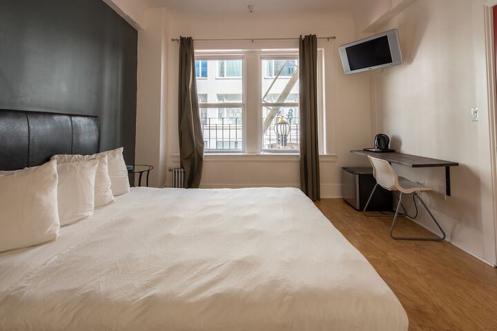 Room 21 of 40