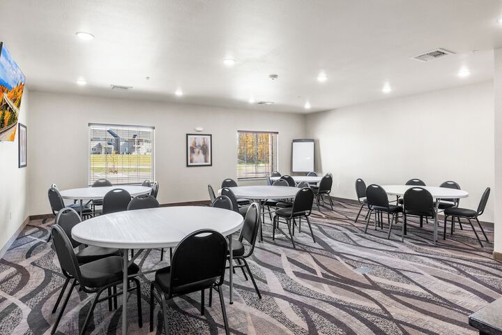 Cobblestone Hotel & Suites – Pulaski / Green Bay