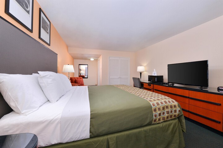 Media Inn and Suites