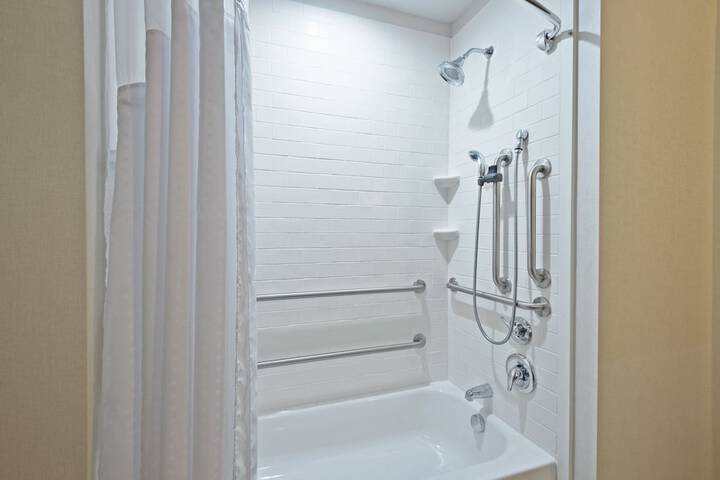 Holiday Inn Express & Suites New Cumberland by IHG
