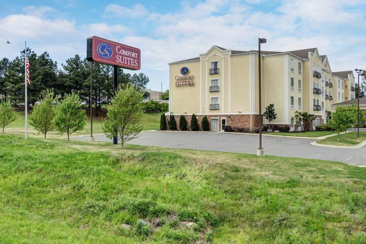 Comfort Suites near Hot Springs Park