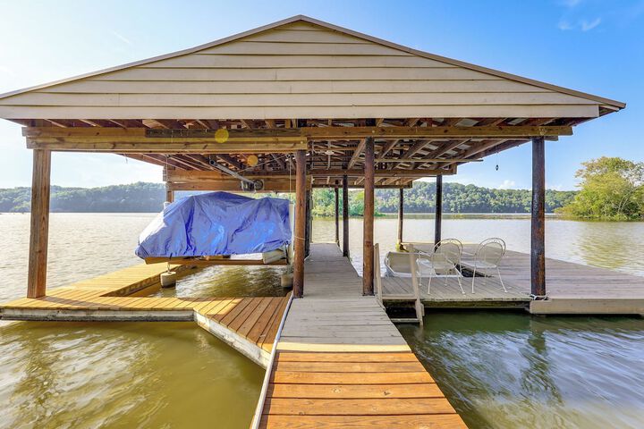 Waterfront Wheeler Lake Home w / Furnished Deck
