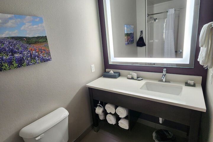 Room 16 of 34
