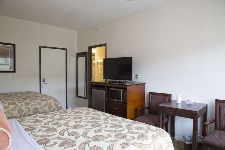 Room 9 of 35