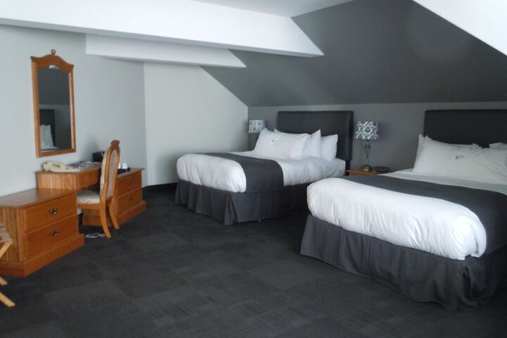 Room 40 of 77