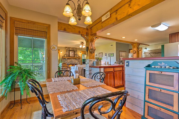 Mountain Air Condo w / Deck & Views Pets Welcome!