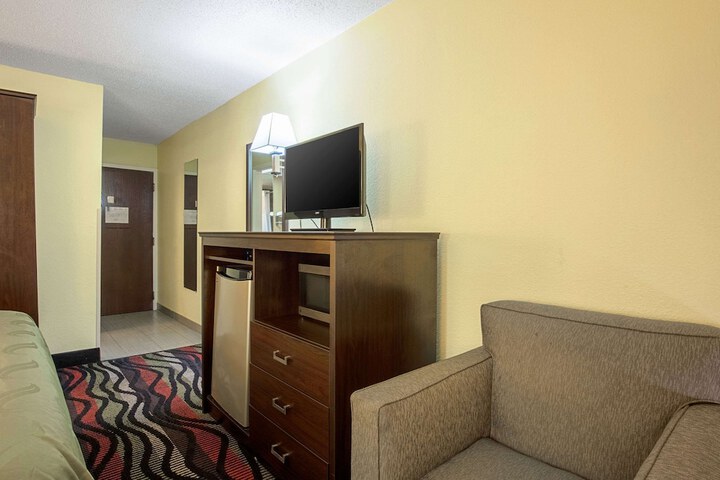 Room 27 of 37