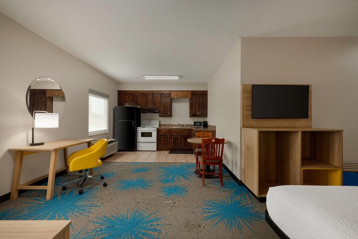 Days Inn & Suites by Wyndham Prattville-Montgomery