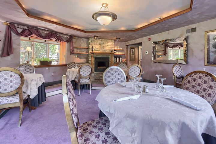 Twin Pine Manor Bed & Breakfast