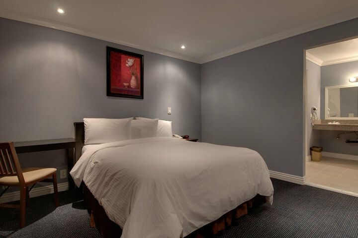 Room 27 of 37