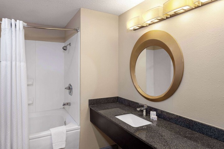 Room 12 of 21