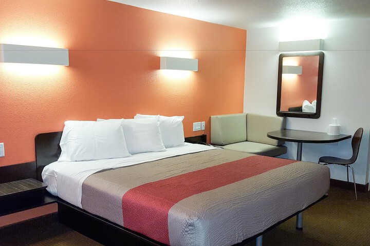Room 18 of 30