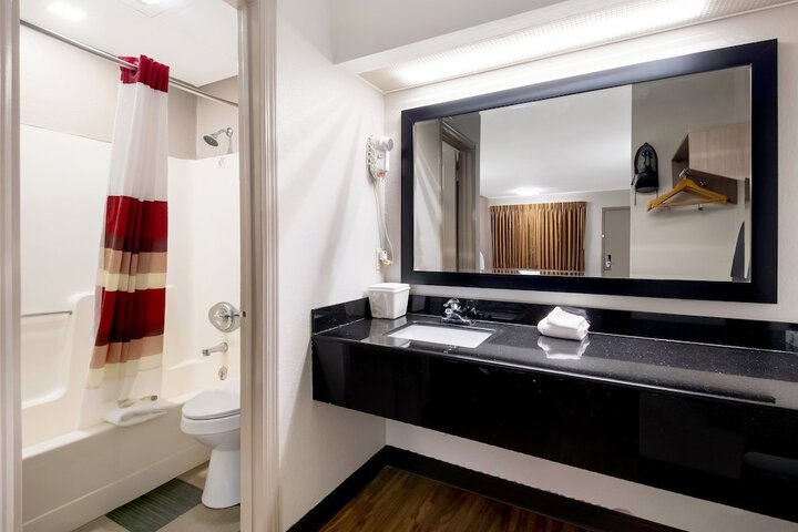 Room 16 of 38