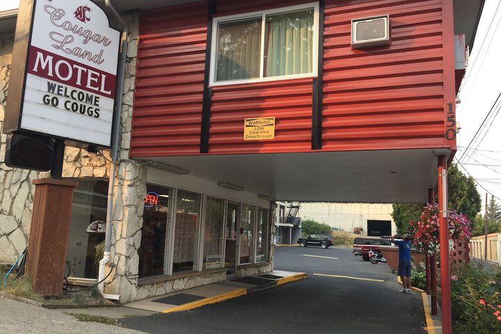Cougar Land Motel