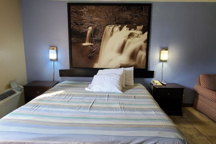 Room 25 of 34