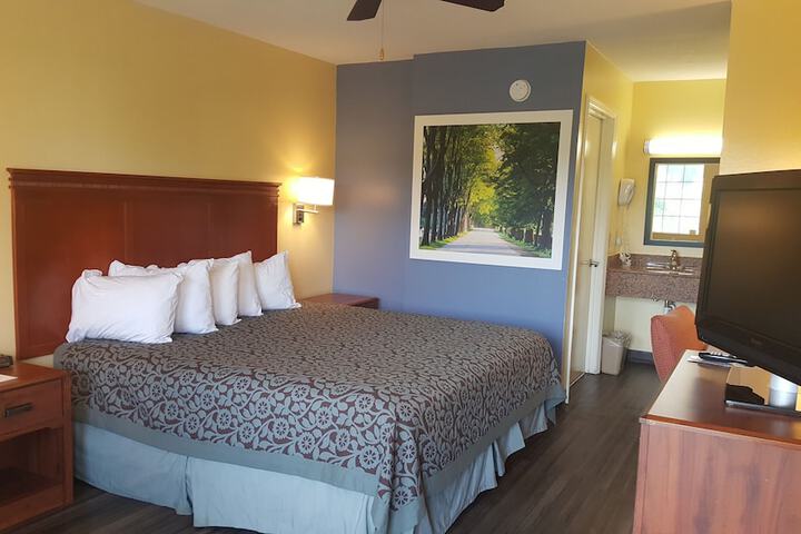 Room 7 of 28