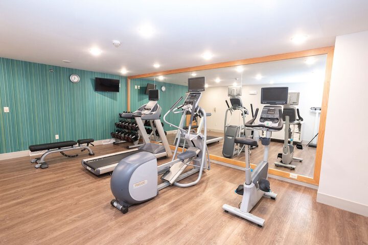 Holiday Inn Express Hotel & Suites Iron Mountain by IHG