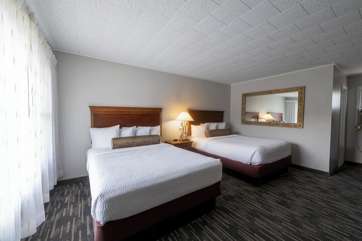 Scottys Lakeside Resort