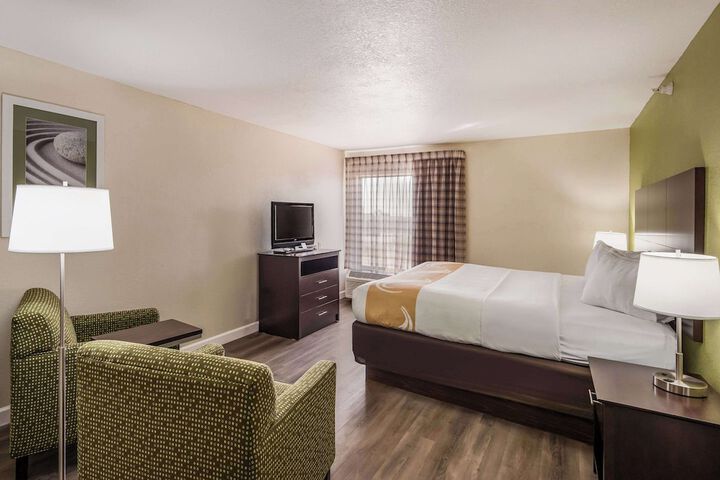Quality Inn & Suites Quincy - Downtown