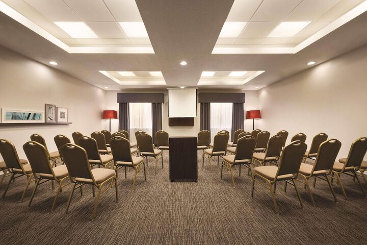 Country Inn & Suites by Radisson St. Petersburg - Clearwater, FL