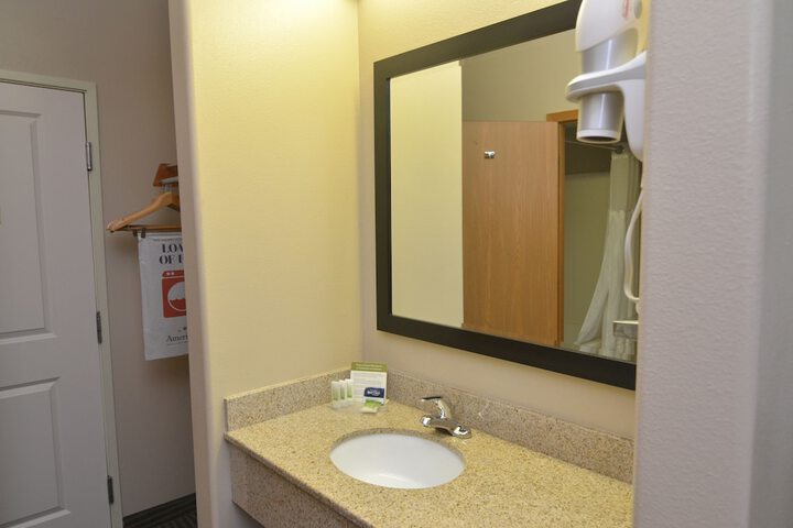 Room 30 of 47