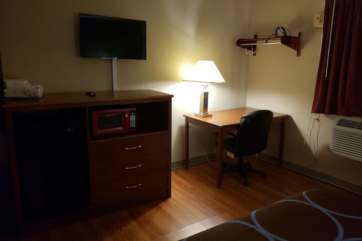 Room 16 of 18