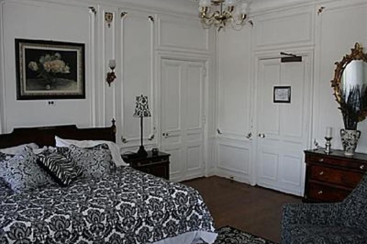 Room 26 of 98
