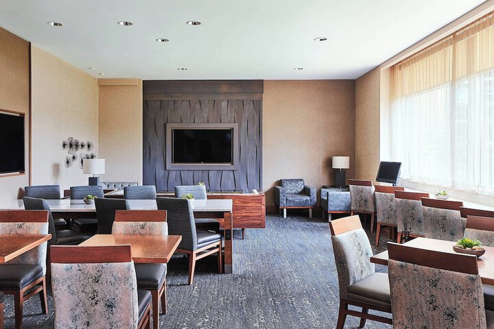 Lounge 45 of 49