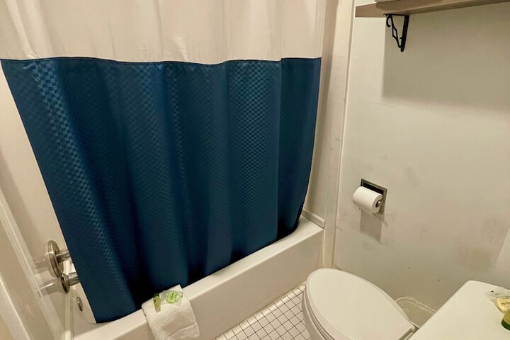 Room 38 of 100