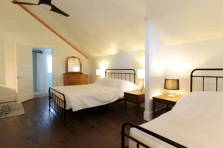 Room 25 of 46