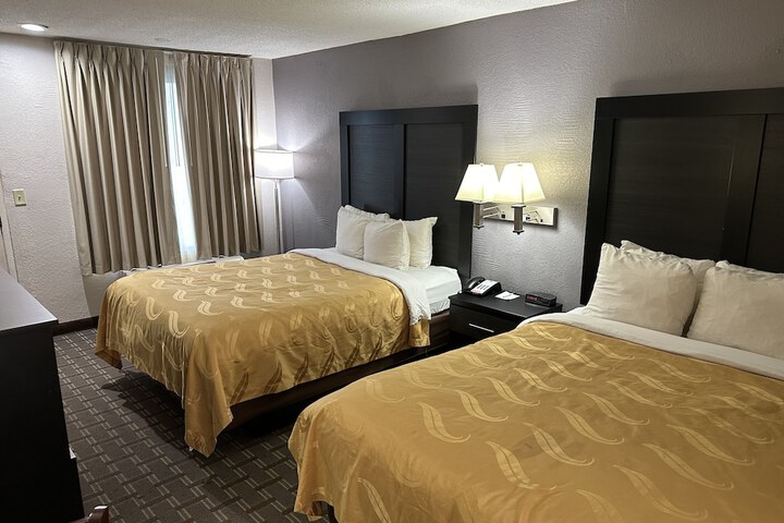Room 32 of 40