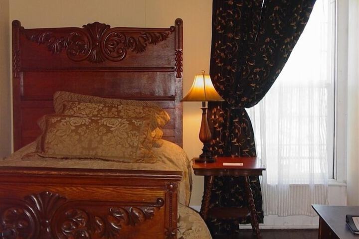 Room 21 of 49
