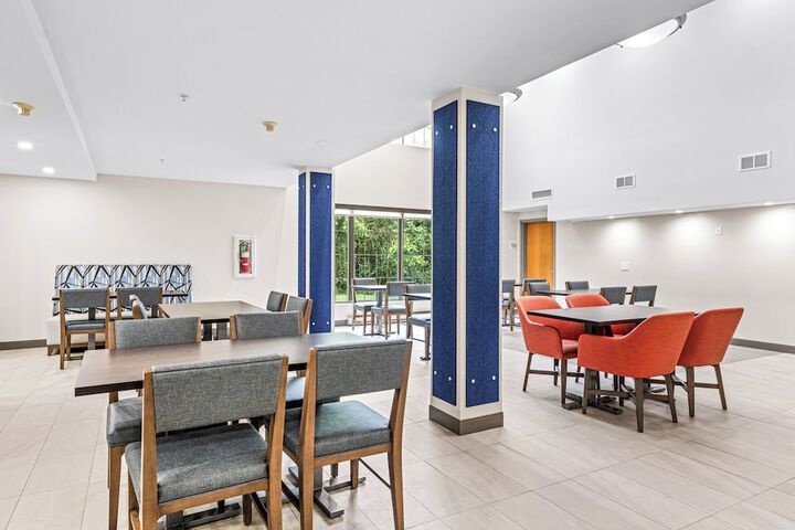 Holiday Inn Express Hotel & Suites Carneys Point by IHG