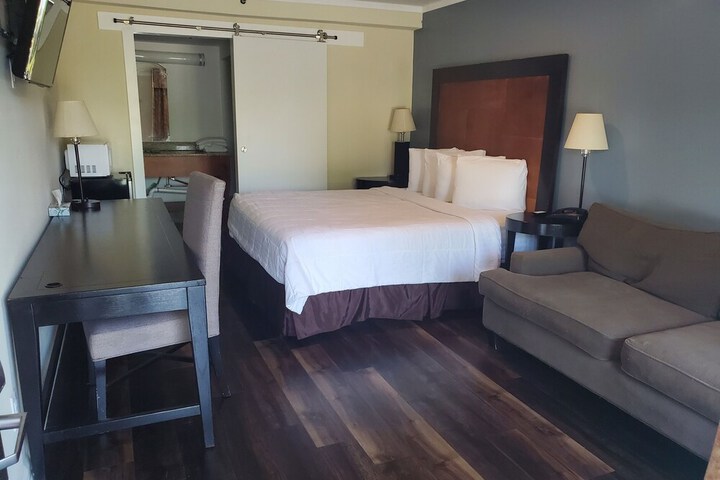 Room 9 of 11