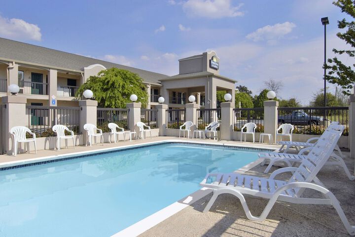Pool 10 of 37